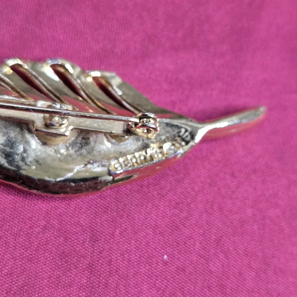 Vintage Gerry's Gold Tone Feather Leaf Brooch Pin Vintage Costume Jewelry 2.5